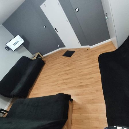 3030 Jana Spychalskiego 32 - Tanie Pokoje W Apartamencie - Samodzielne Zameldowanie - Self Check In Poznan Dış mekan fotoğraf