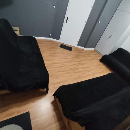 3030 Jana Spychalskiego 32 - Tanie Pokoje W Apartamencie - Samodzielne Zameldowanie - Self Check In Poznan Dış mekan fotoğraf