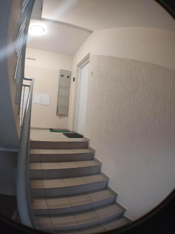 3030 Jana Spychalskiego 32 - Tanie Pokoje W Apartamencie - Samodzielne Zameldowanie - Self Check In Poznan Dış mekan fotoğraf