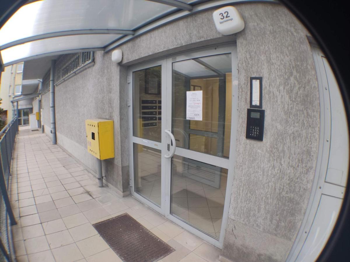 3030 Jana Spychalskiego 32 - Tanie Pokoje W Apartamencie - Samodzielne Zameldowanie - Self Check In Poznan Dış mekan fotoğraf