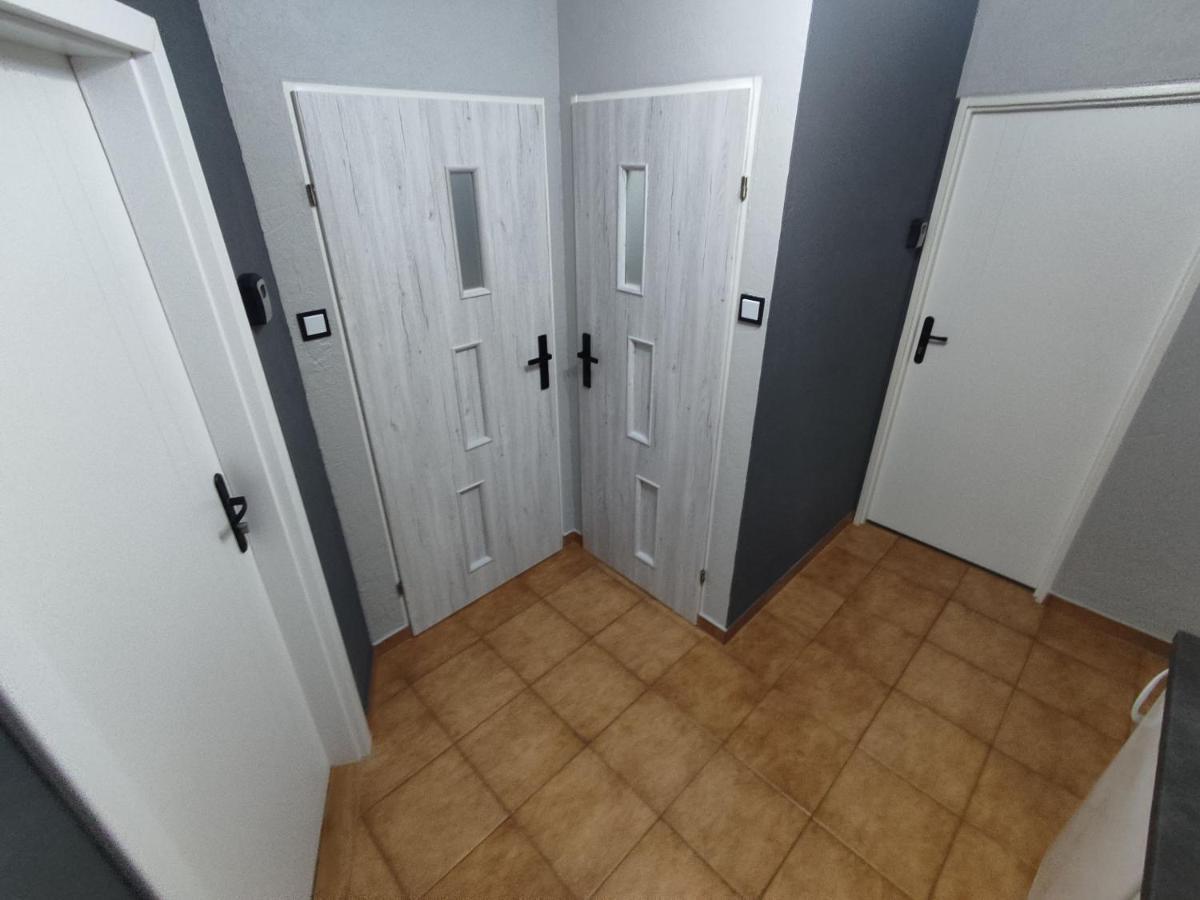 3030 Jana Spychalskiego 32 - Tanie Pokoje W Apartamencie - Samodzielne Zameldowanie - Self Check In Poznan Dış mekan fotoğraf