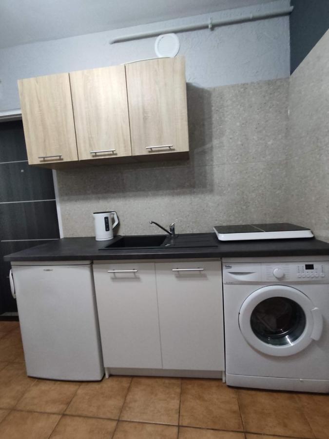 3030 Jana Spychalskiego 32 - Tanie Pokoje W Apartamencie - Samodzielne Zameldowanie - Self Check In Poznan Dış mekan fotoğraf