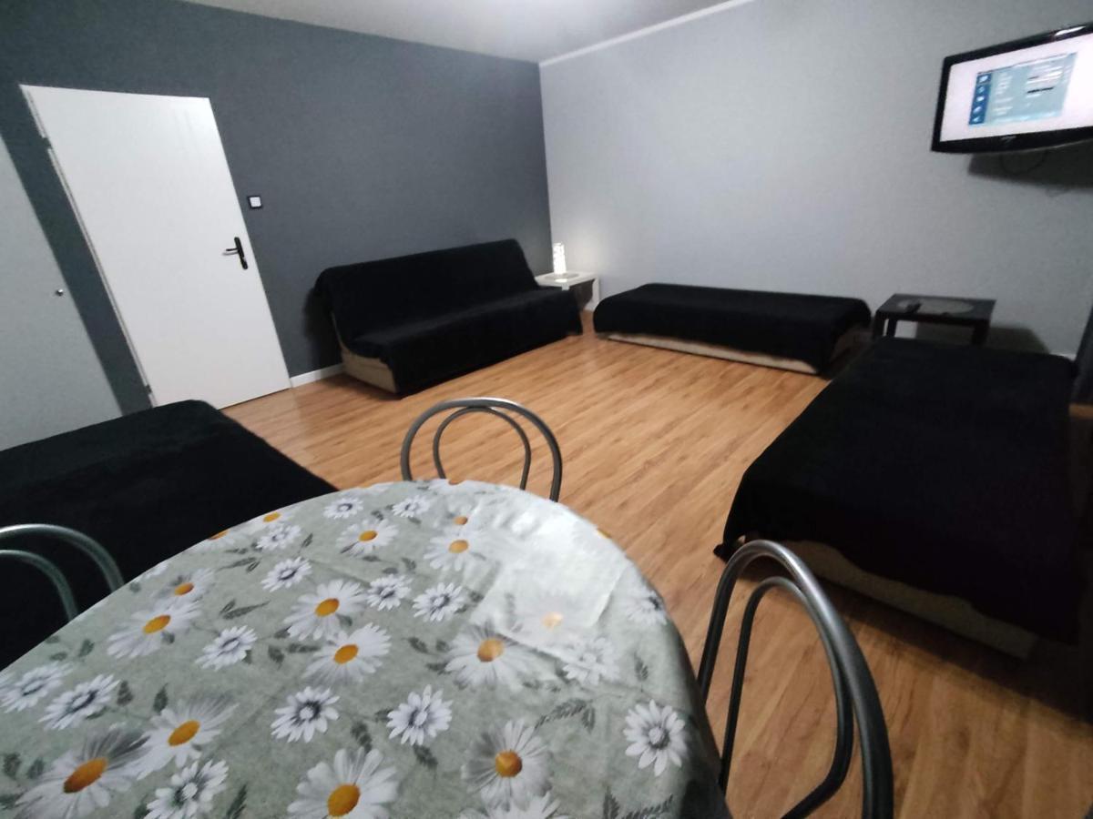 3030 Jana Spychalskiego 32 - Tanie Pokoje W Apartamencie - Samodzielne Zameldowanie - Self Check In Poznan Dış mekan fotoğraf