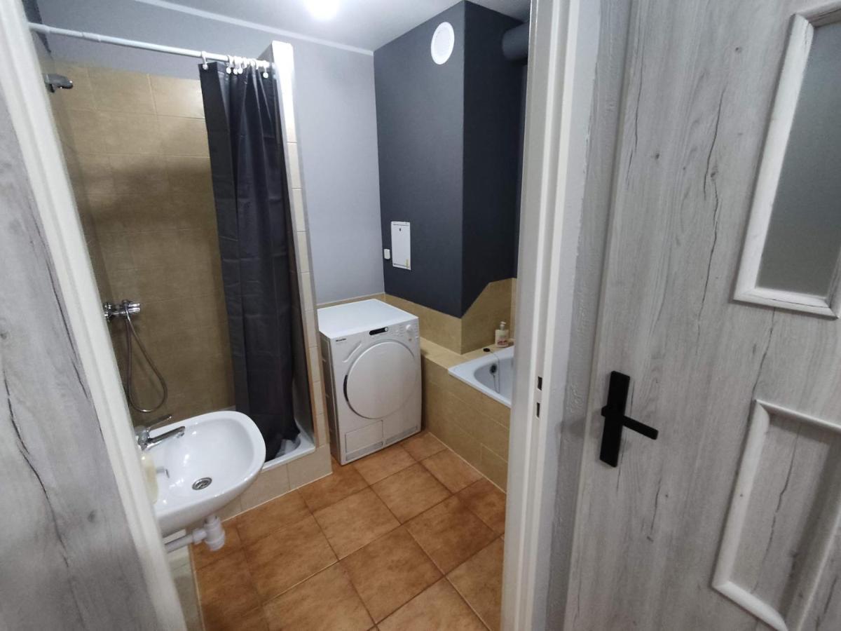 3030 Jana Spychalskiego 32 - Tanie Pokoje W Apartamencie - Samodzielne Zameldowanie - Self Check In Poznan Dış mekan fotoğraf