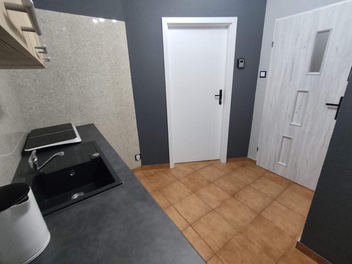 3030 Jana Spychalskiego 32 - Tanie Pokoje W Apartamencie - Samodzielne Zameldowanie - Self Check In Poznan Dış mekan fotoğraf