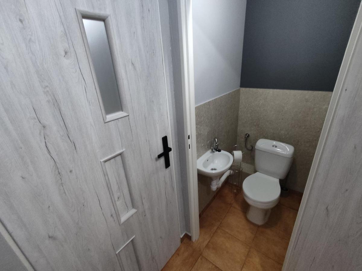 3030 Jana Spychalskiego 32 - Tanie Pokoje W Apartamencie - Samodzielne Zameldowanie - Self Check In Poznan Dış mekan fotoğraf