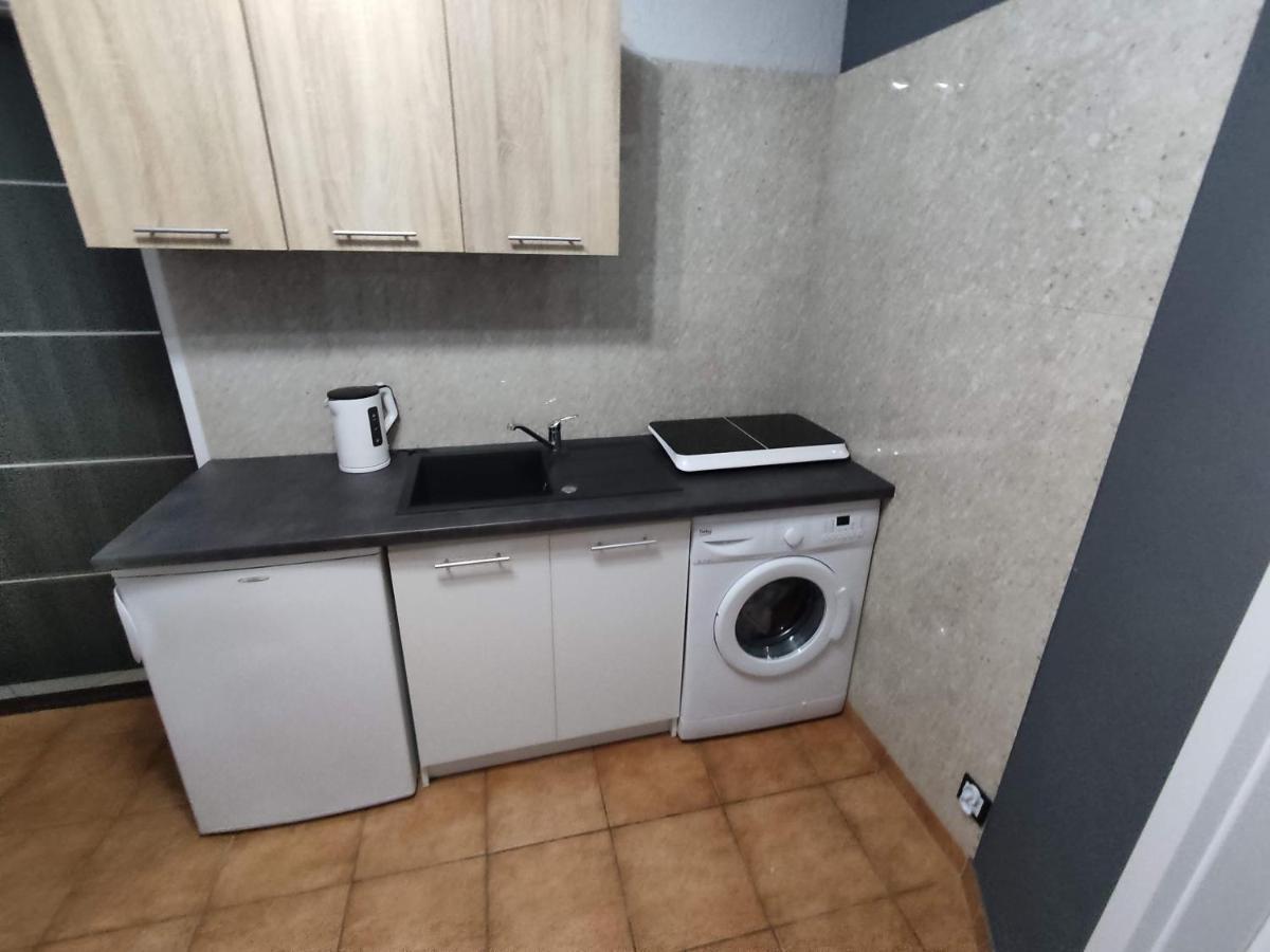 3030 Jana Spychalskiego 32 - Tanie Pokoje W Apartamencie - Samodzielne Zameldowanie - Self Check In Poznan Dış mekan fotoğraf