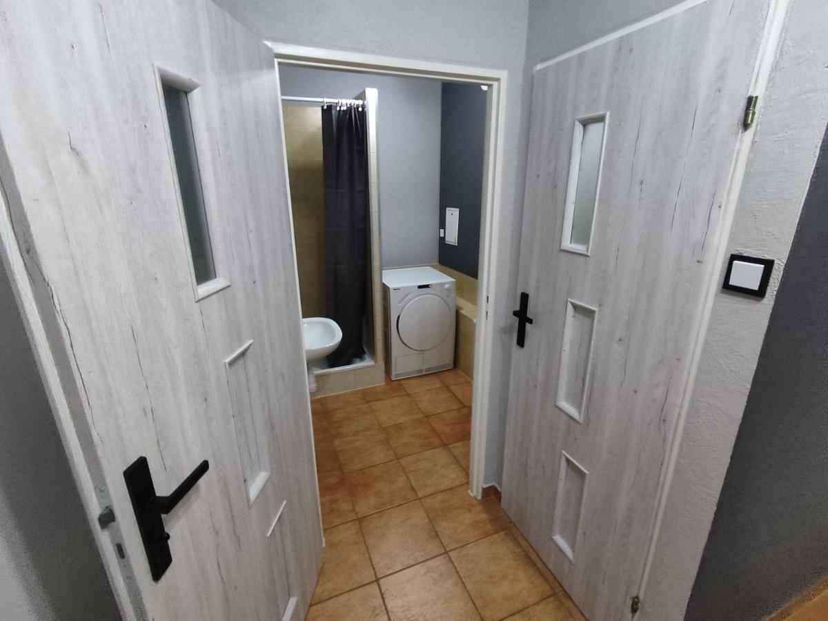 3030 Jana Spychalskiego 32 - Tanie Pokoje W Apartamencie - Samodzielne Zameldowanie - Self Check In Poznan Dış mekan fotoğraf