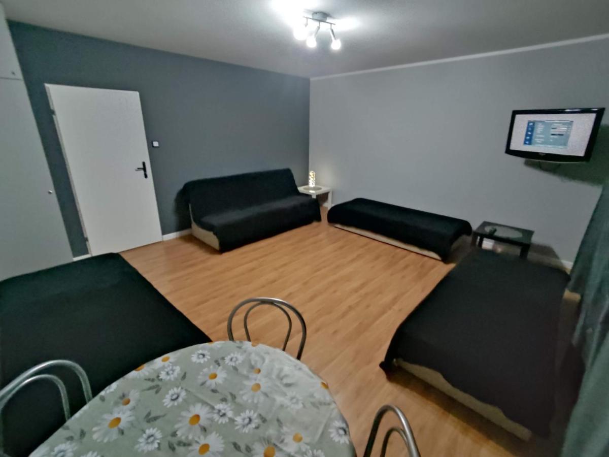3030 Jana Spychalskiego 32 - Tanie Pokoje W Apartamencie - Samodzielne Zameldowanie - Self Check In Poznan Dış mekan fotoğraf