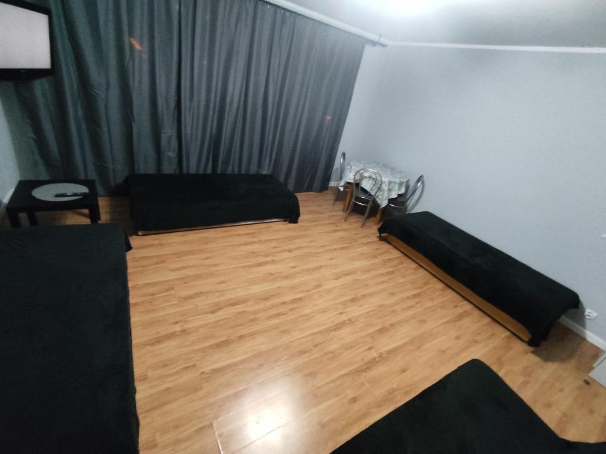 3030 Jana Spychalskiego 32 - Tanie Pokoje W Apartamencie - Samodzielne Zameldowanie - Self Check In Poznan Dış mekan fotoğraf